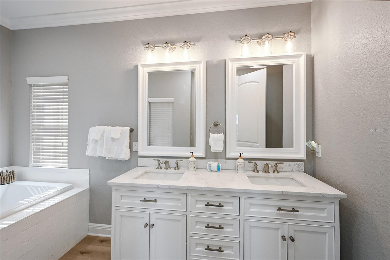 A4673926 Property Photo