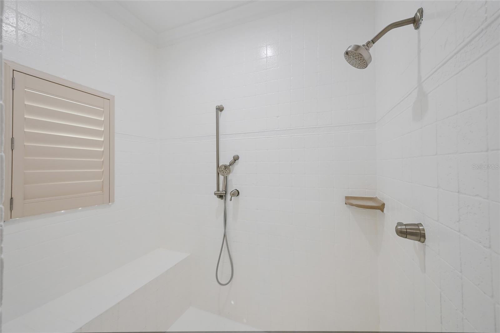 A4673926 Property Photo