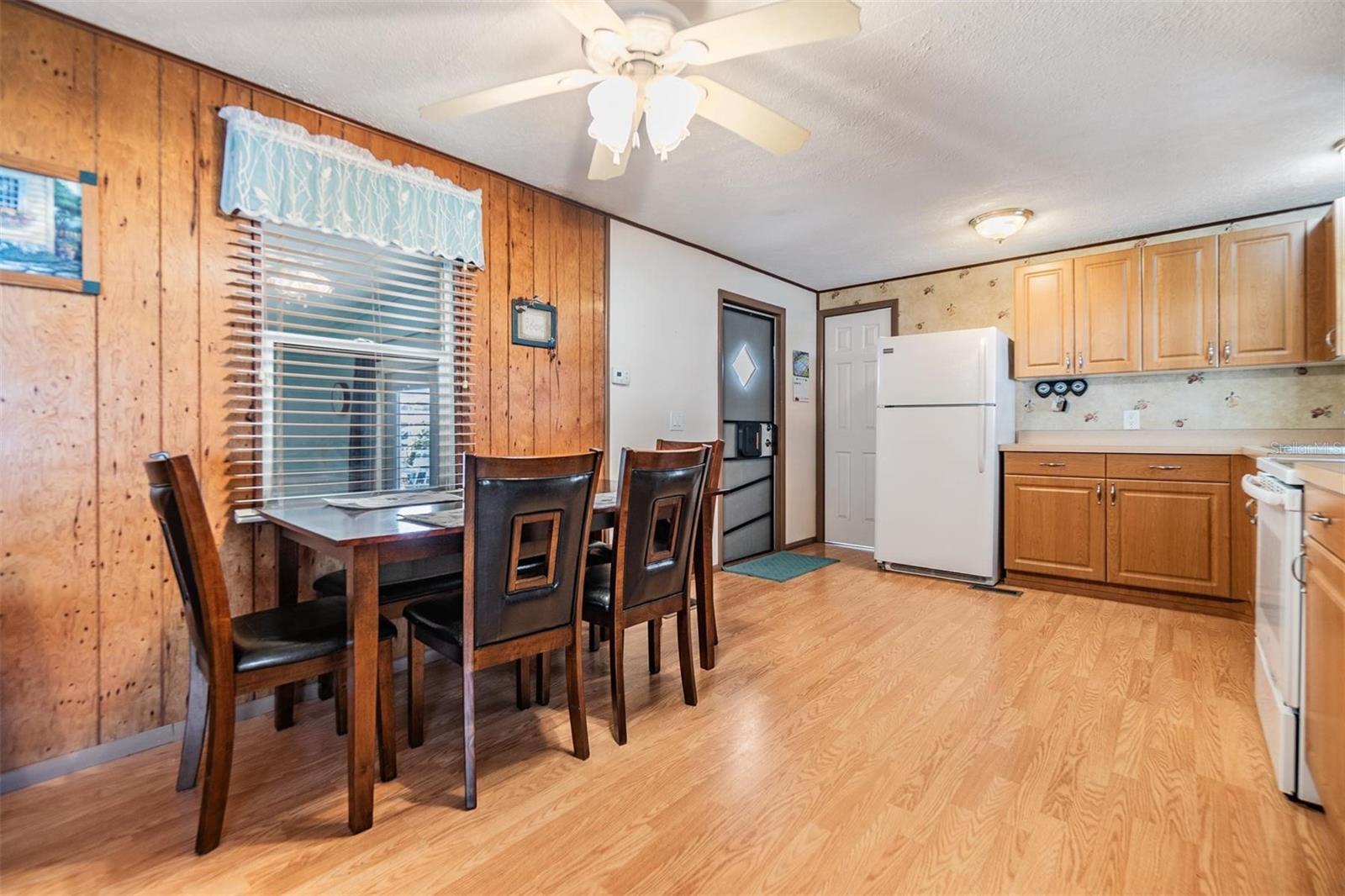 TB8453180 Property Photo