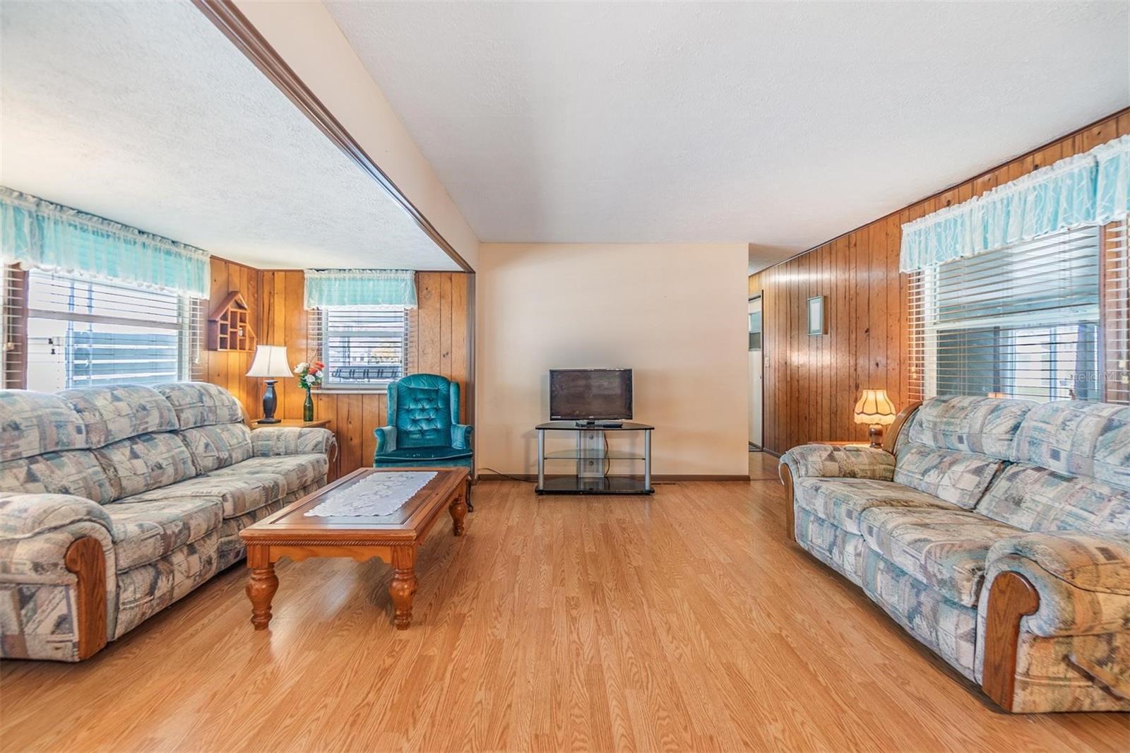 TB8453180 Property Photo