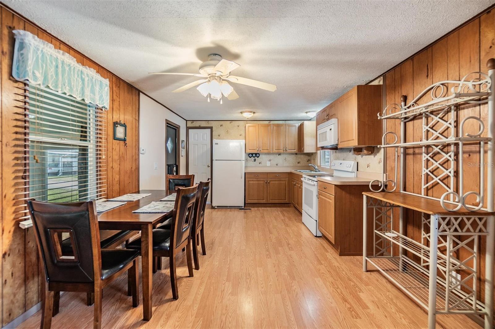 TB8453180 Property Photo