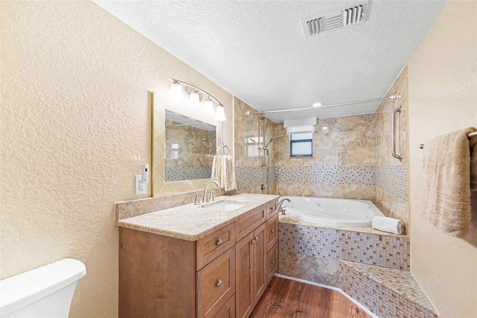 TB8453256 Property Photo