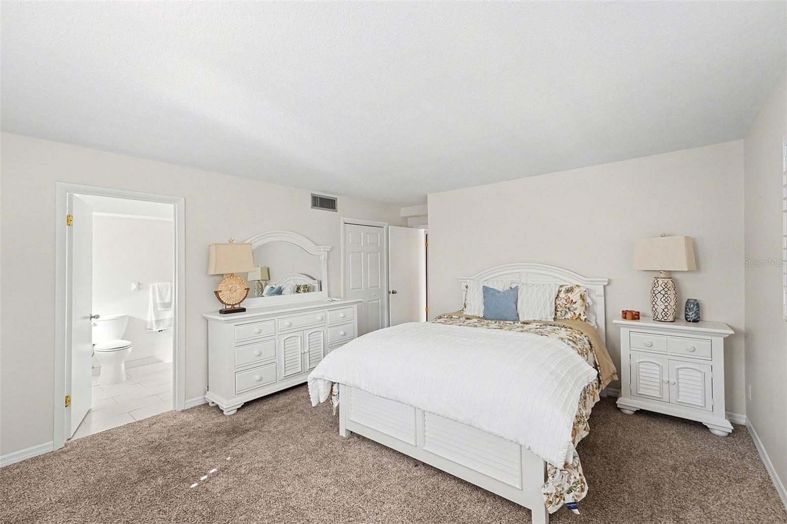 TB8453256 Property Photo