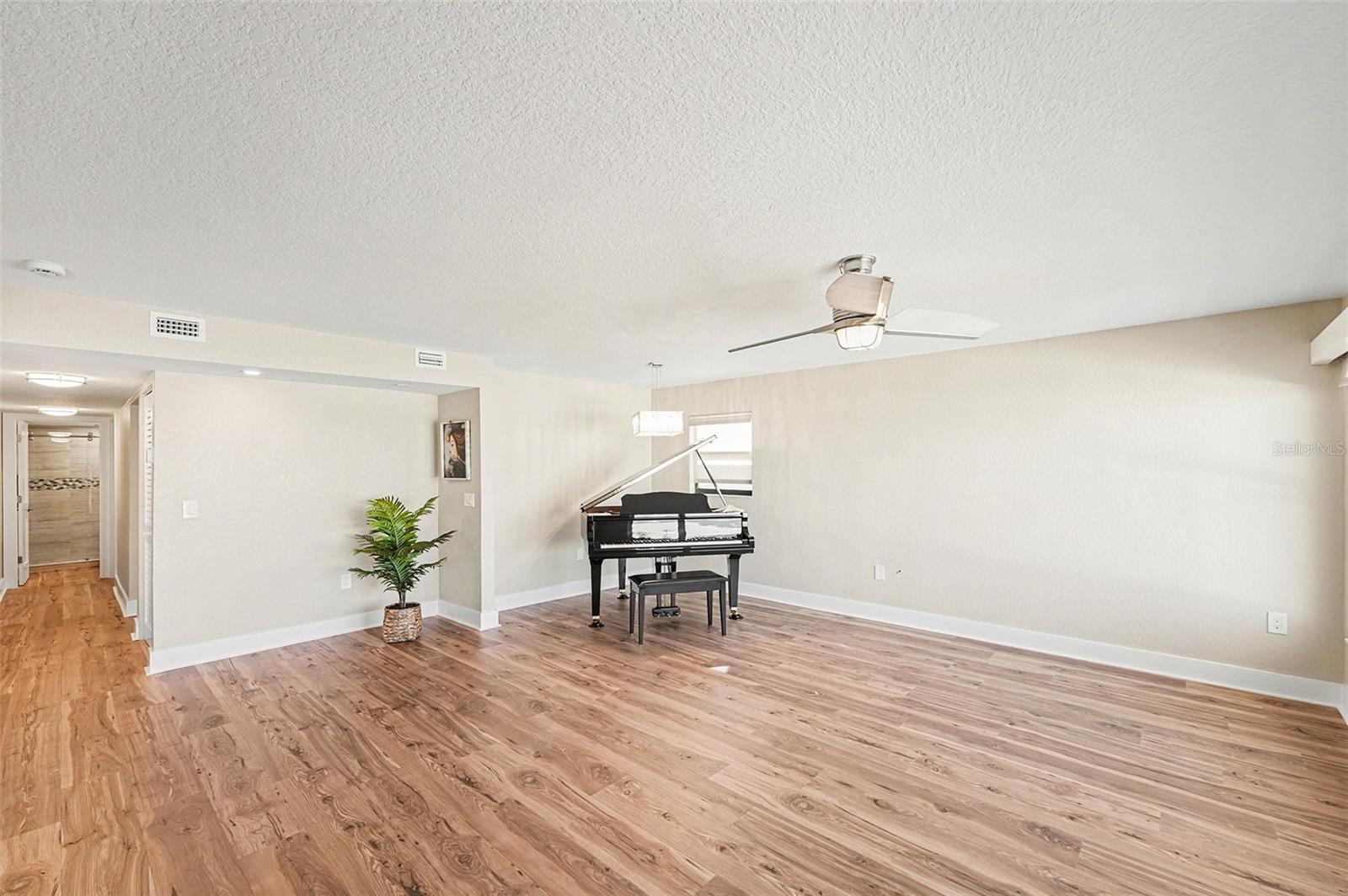 TB8453256 Property Photo