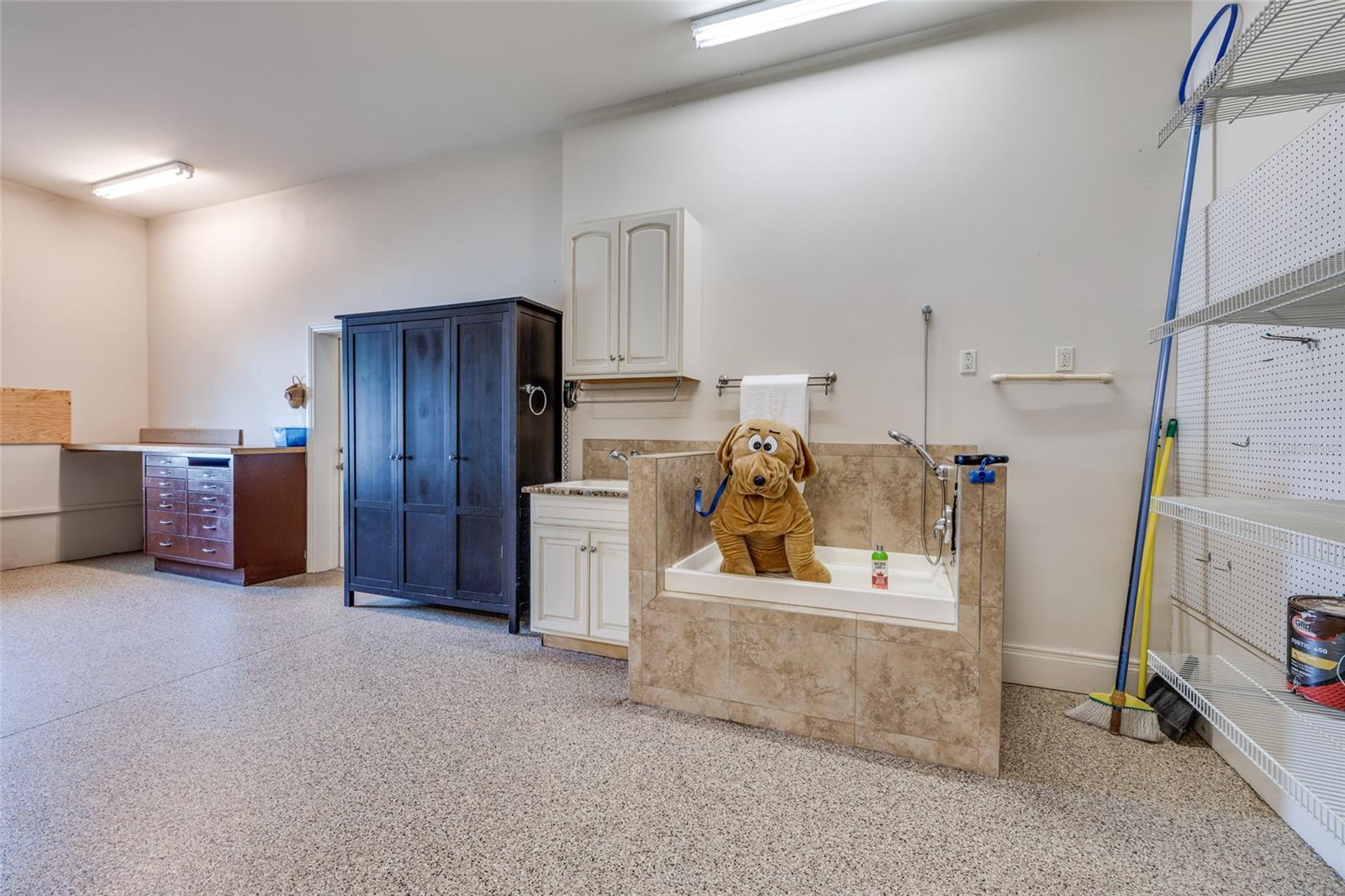 TB8453291 Property Photo