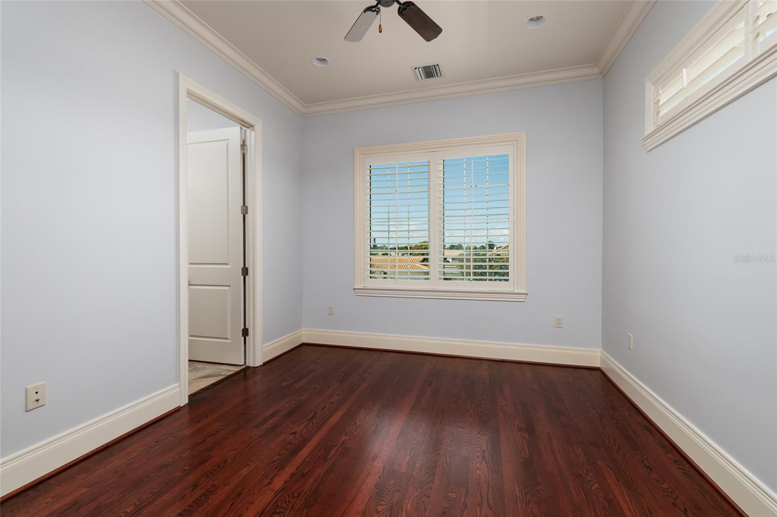 TB8453291 Property Photo