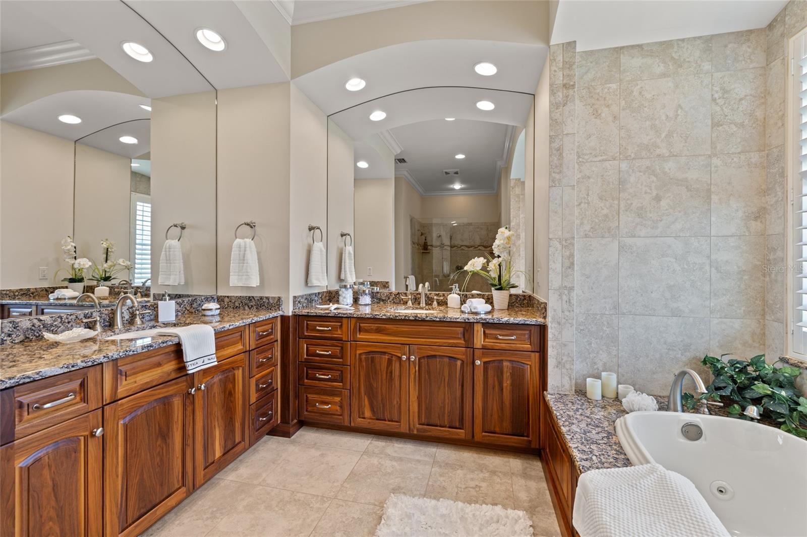 TB8453291 Property Photo