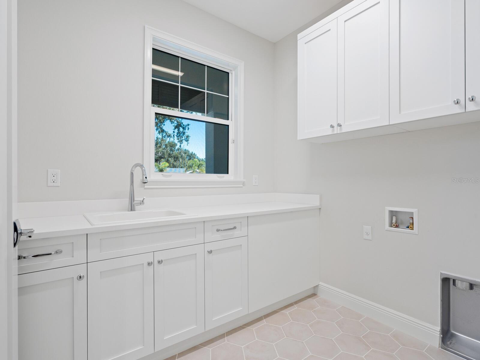 A4674004 Property Photo