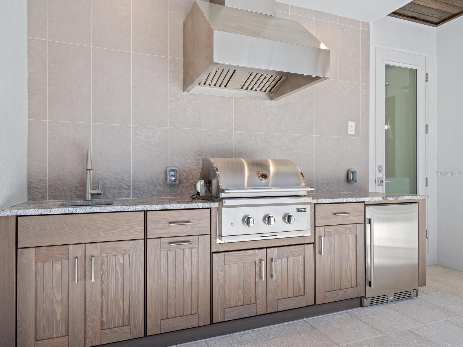 A4674004 Property Photo