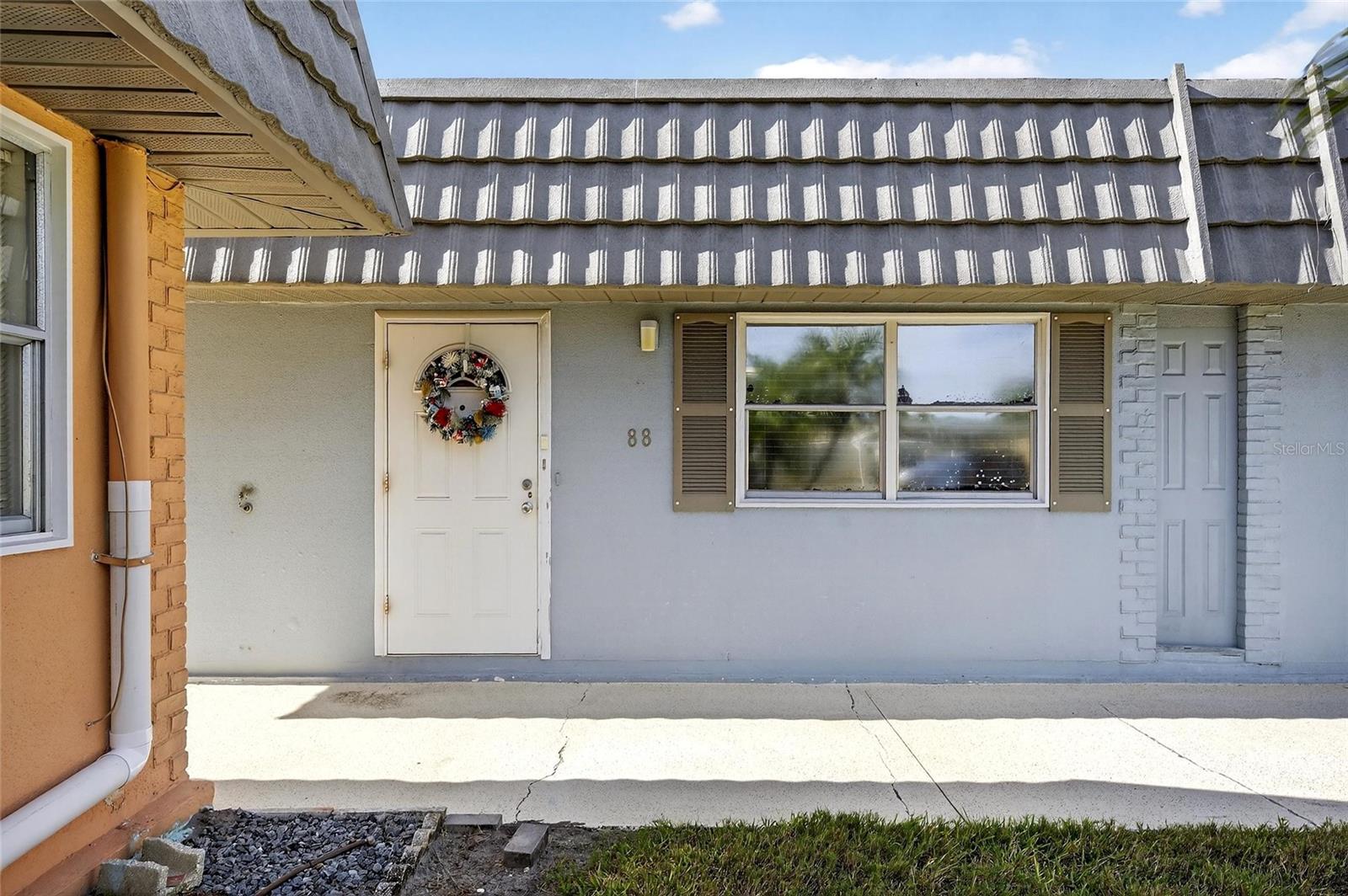 TB8453321 Property Photo