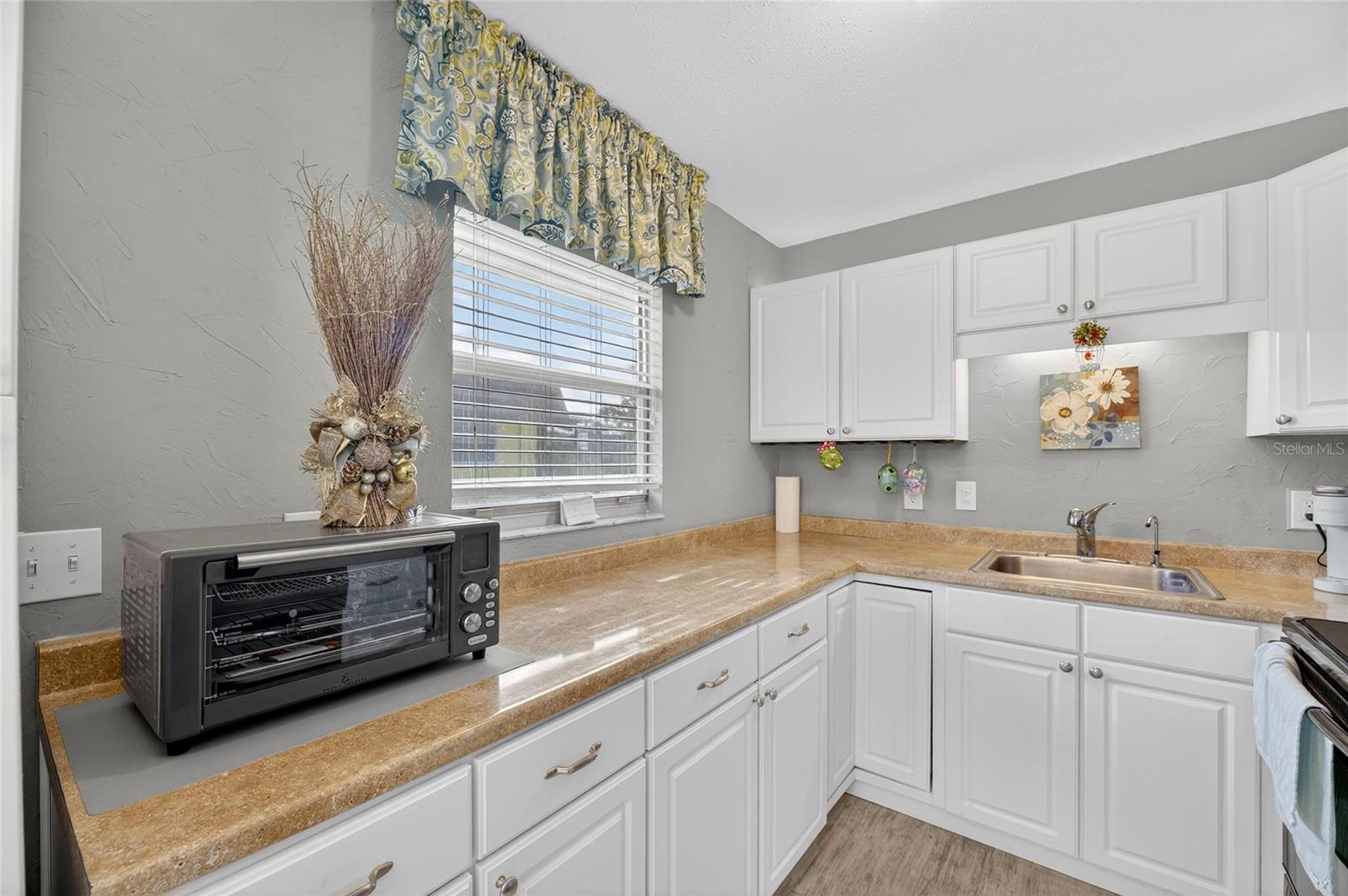 TB8453321 Property Photo