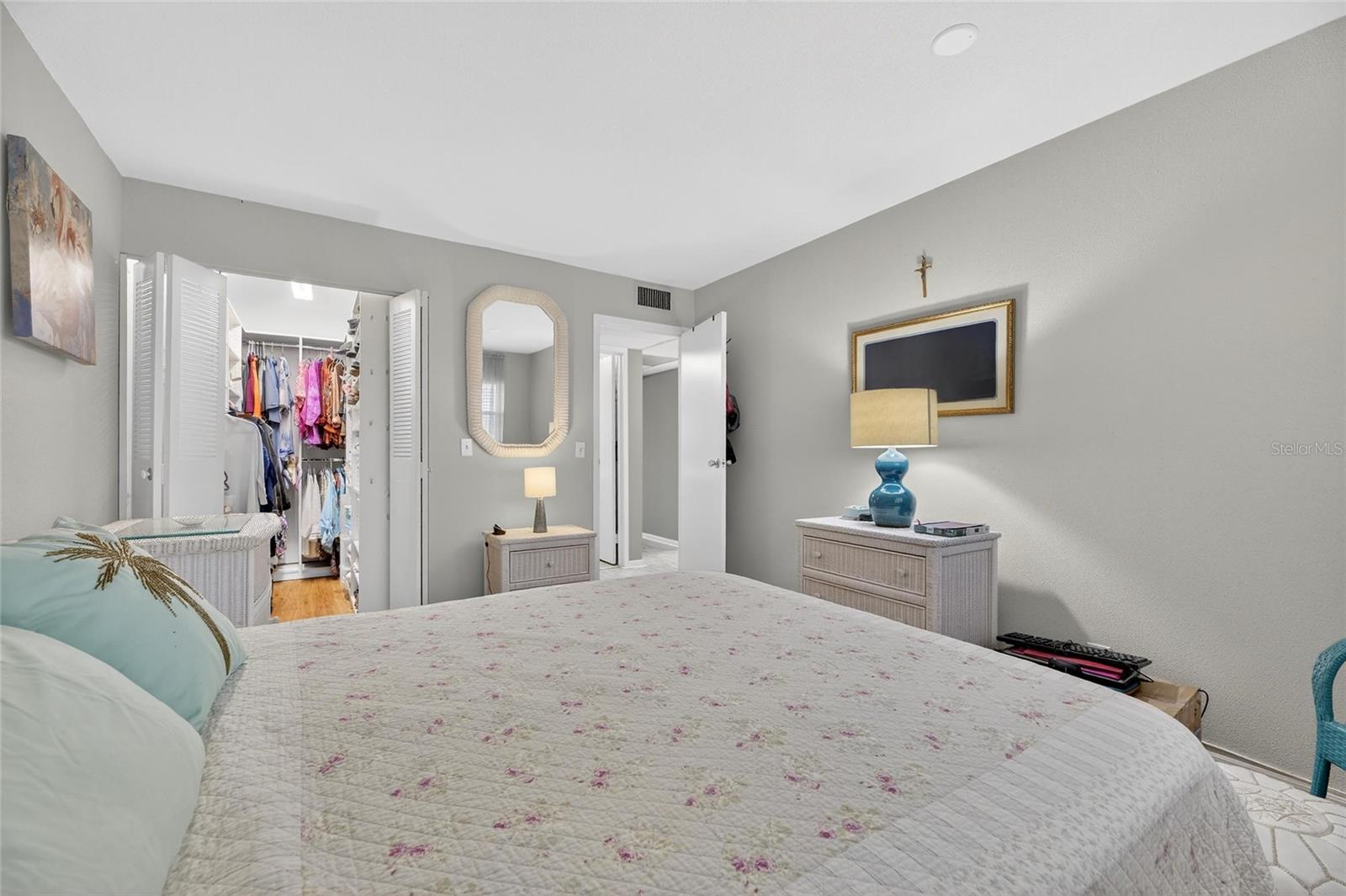 TB8453321 Property Photo