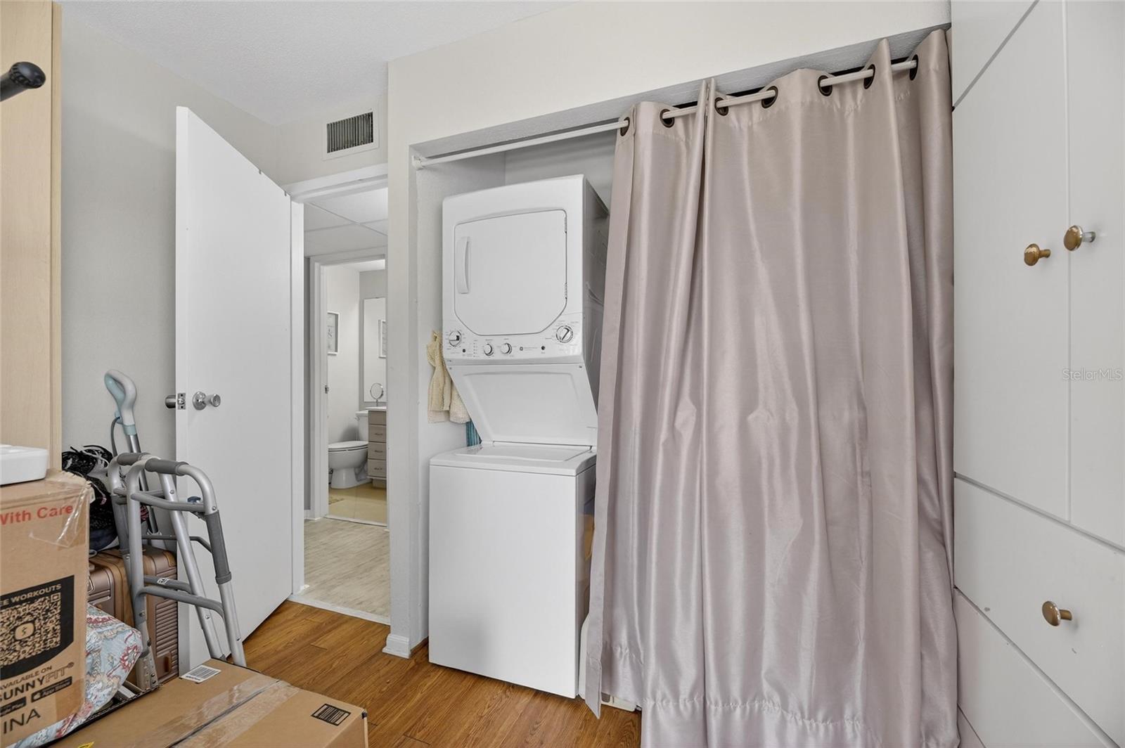 TB8453321 Property Photo