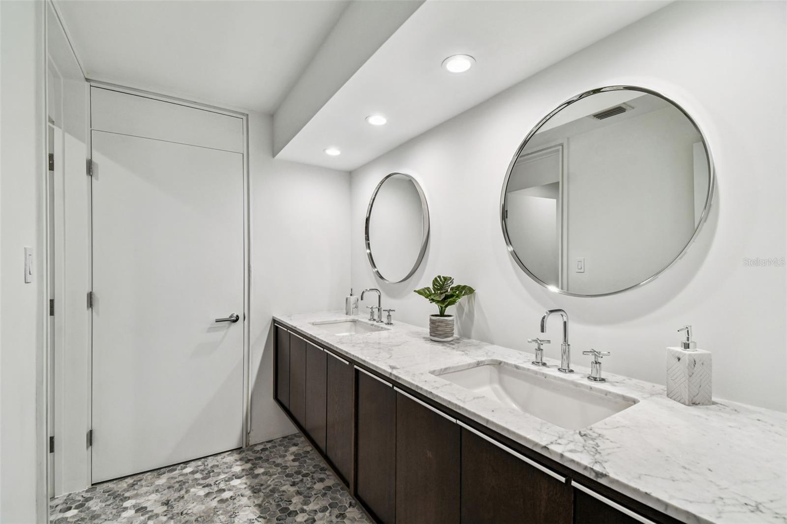 TB8453327 Property Photo