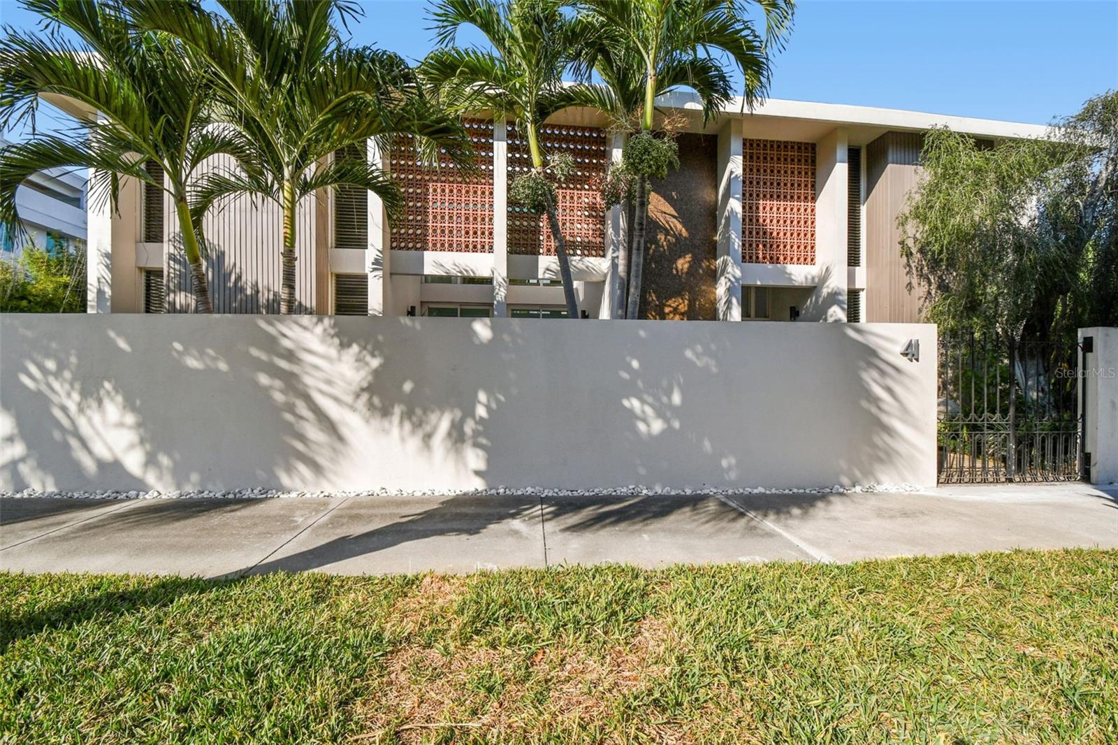 TB8453327 Property Photo