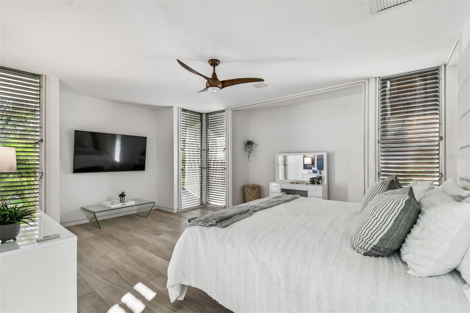 TB8453327 Property Photo