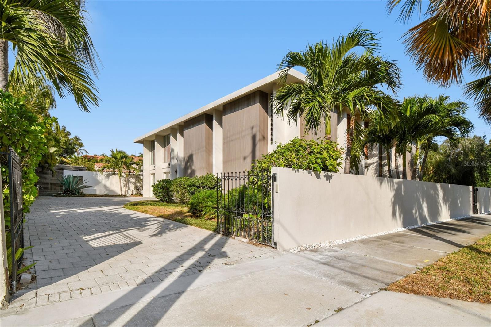 TB8453327 Property Photo