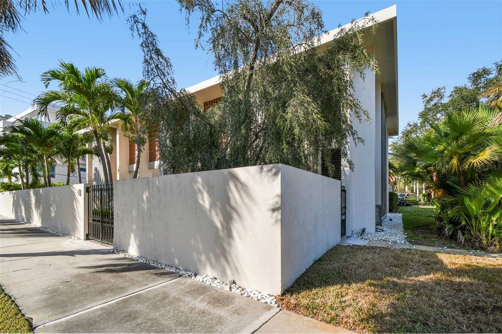 TB8453327 Property Photo