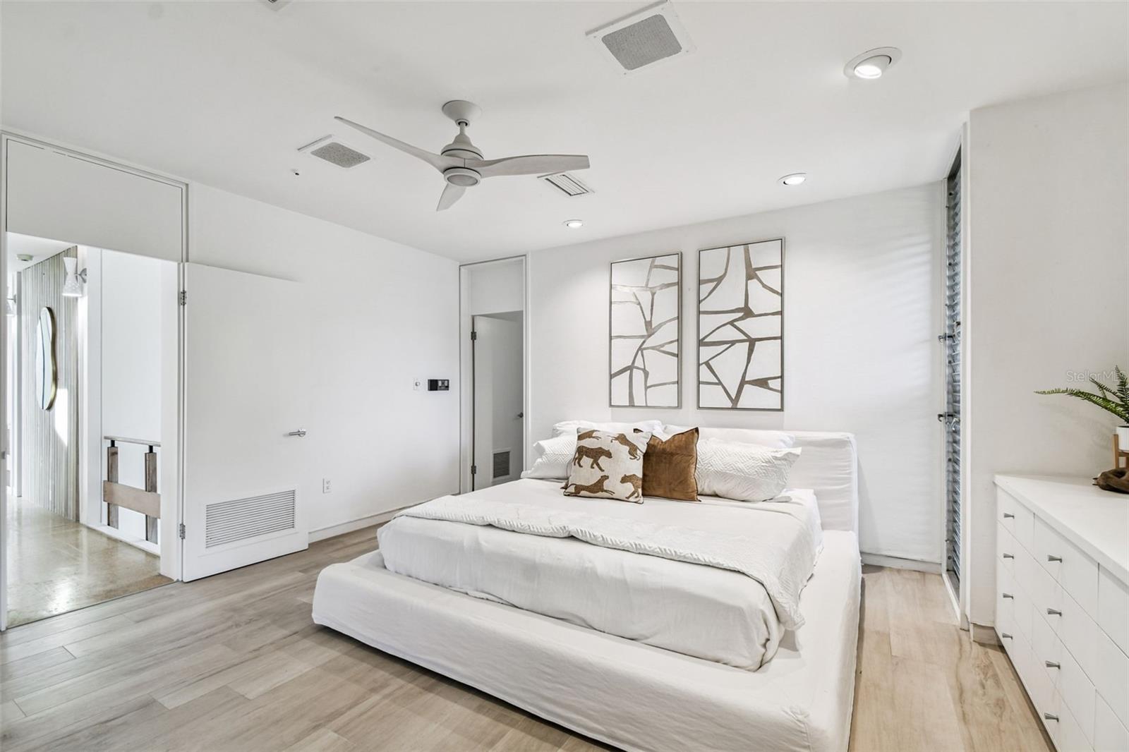 TB8453327 Property Photo