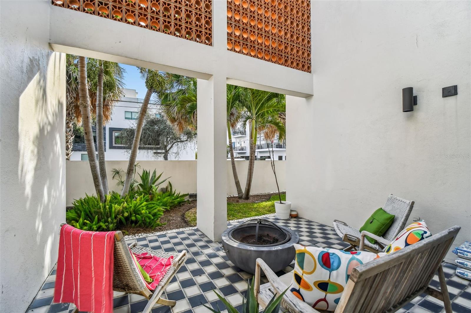 TB8453327 Property Photo