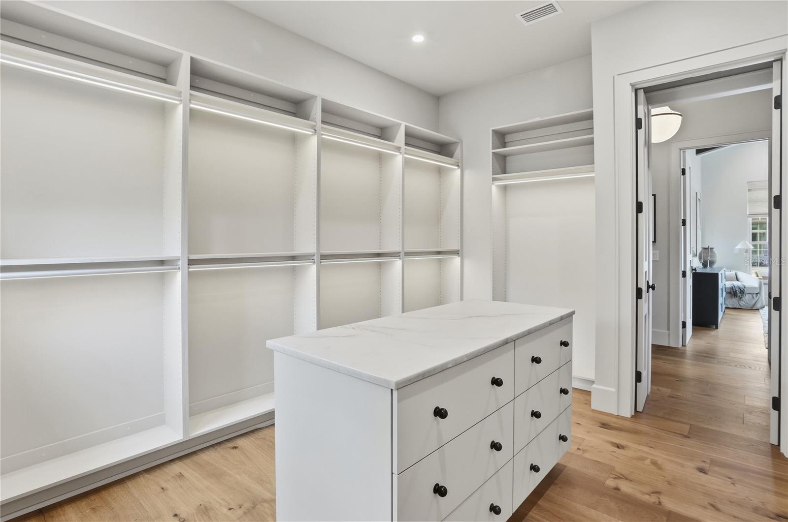 O6364796 Property Photo