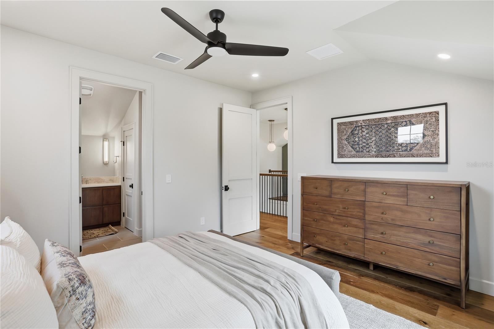 O6364796 Property Photo