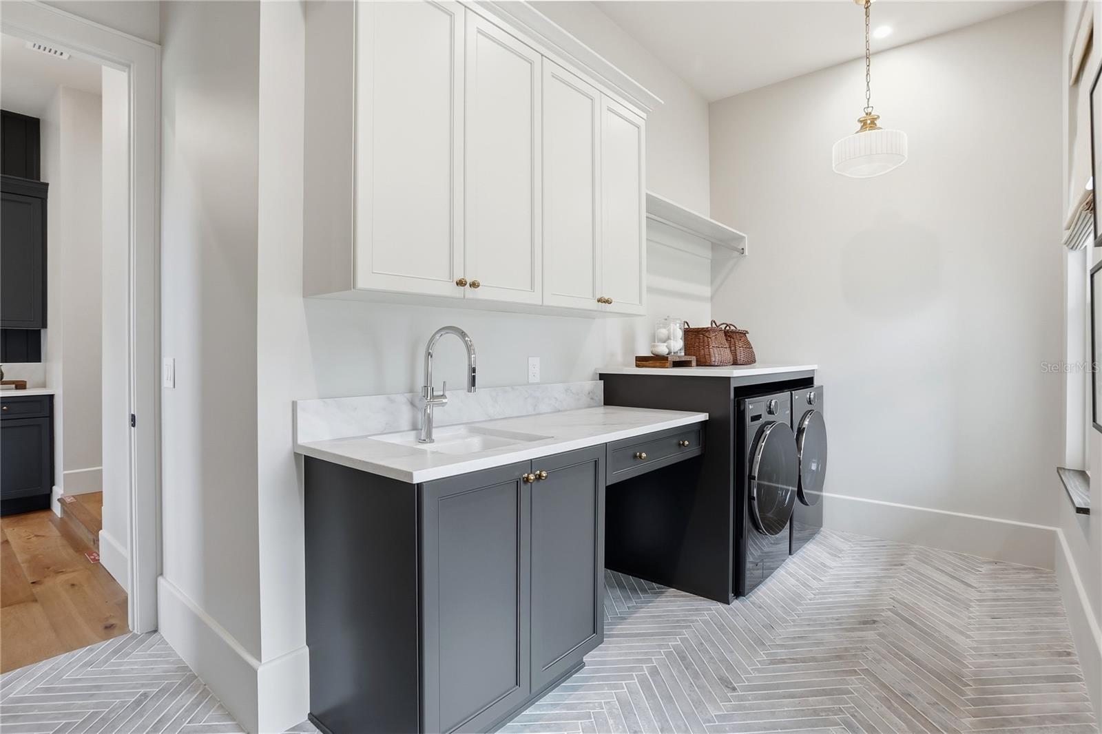 O6364796 Property Photo