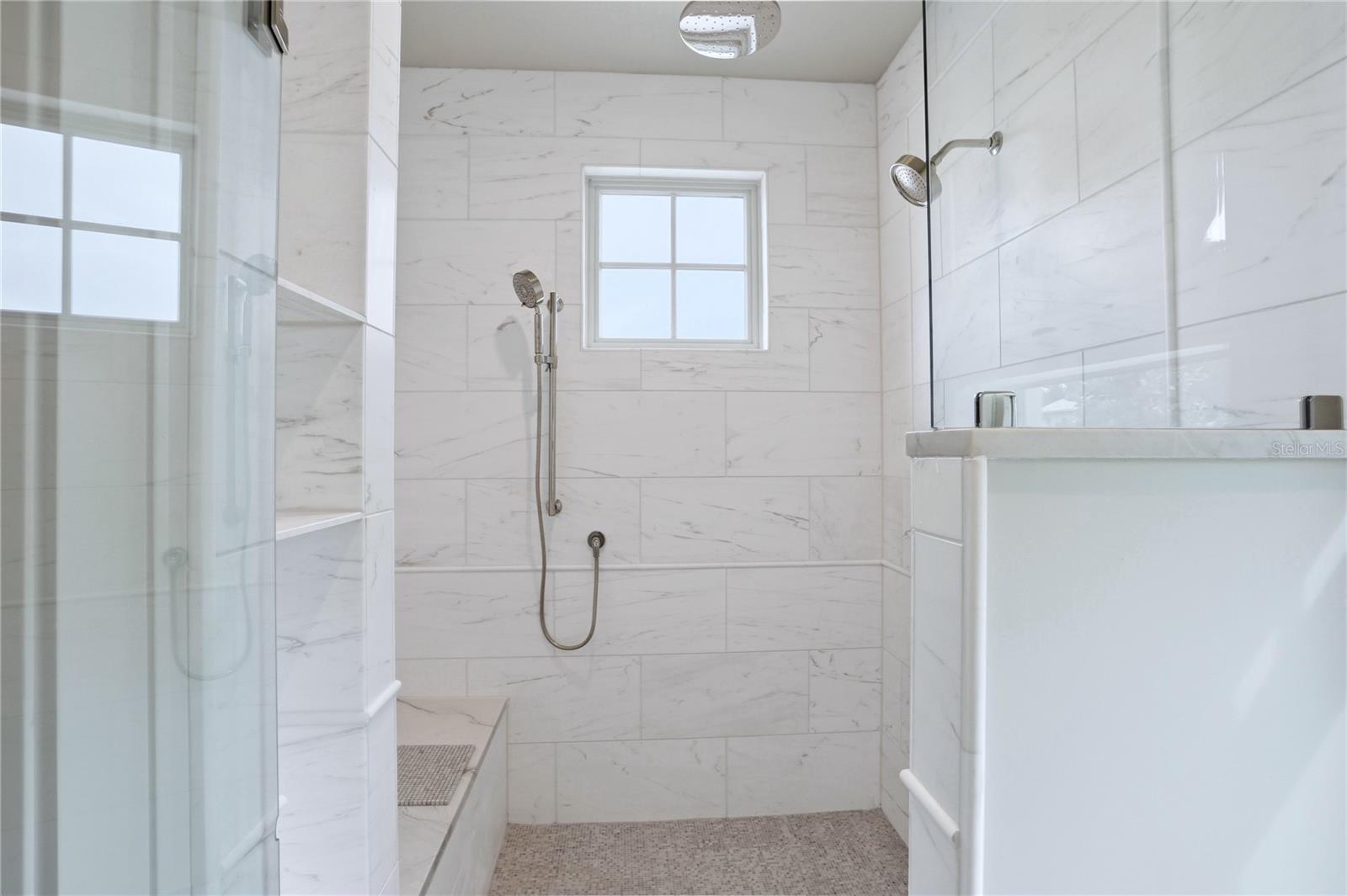 O6364796 Property Photo