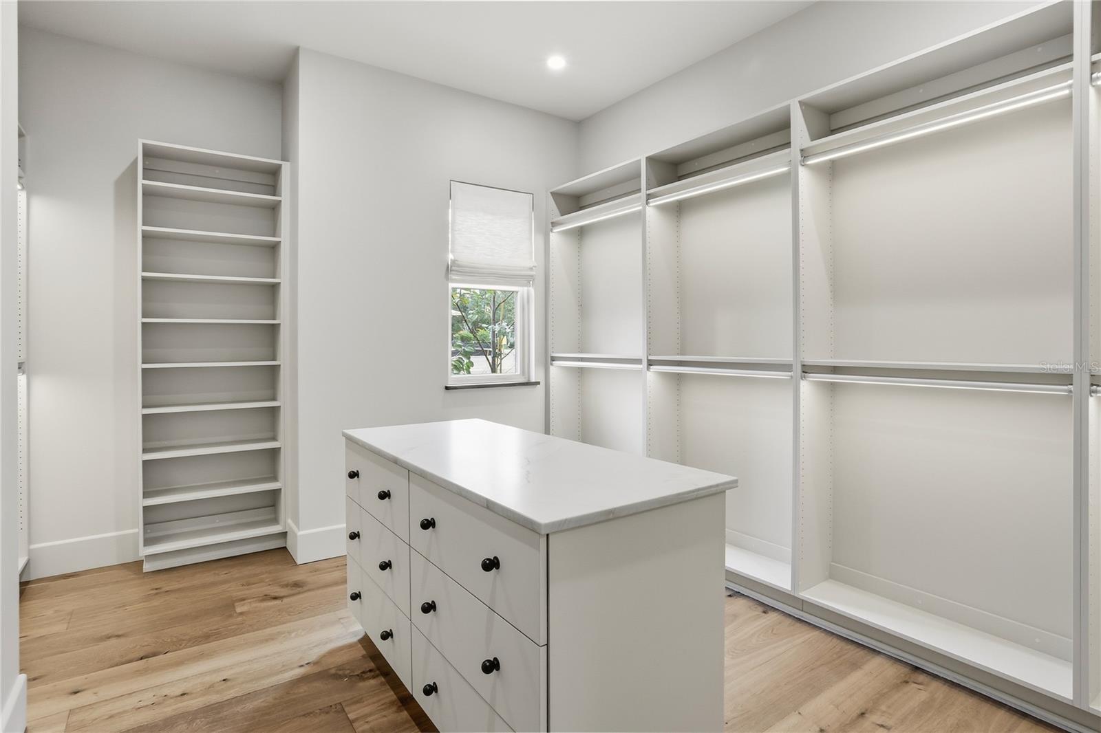 O6364796 Property Photo