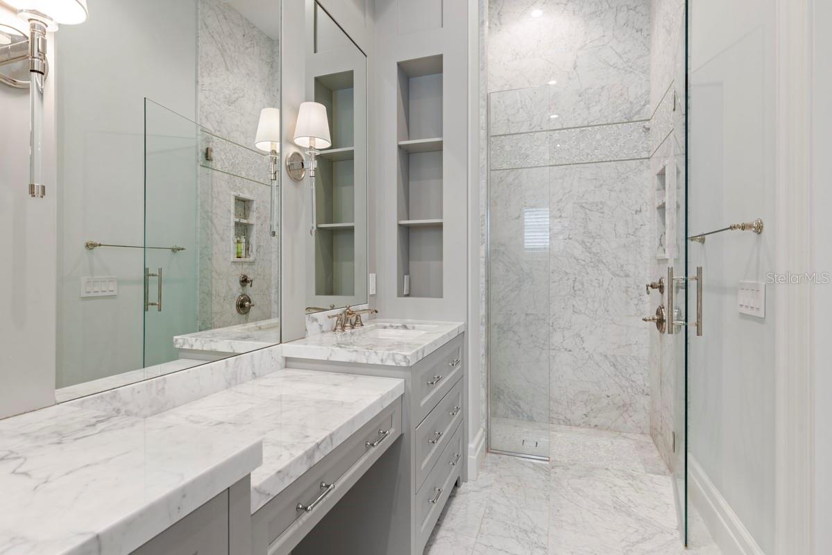 O6364828 Property Photo