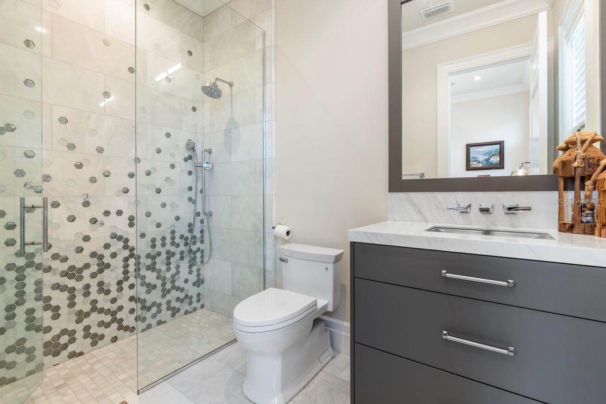 O6364828 Property Photo