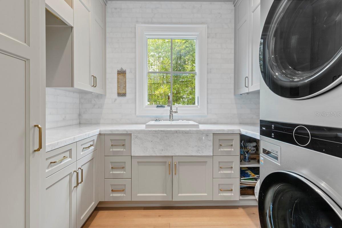 O6364828 Property Photo