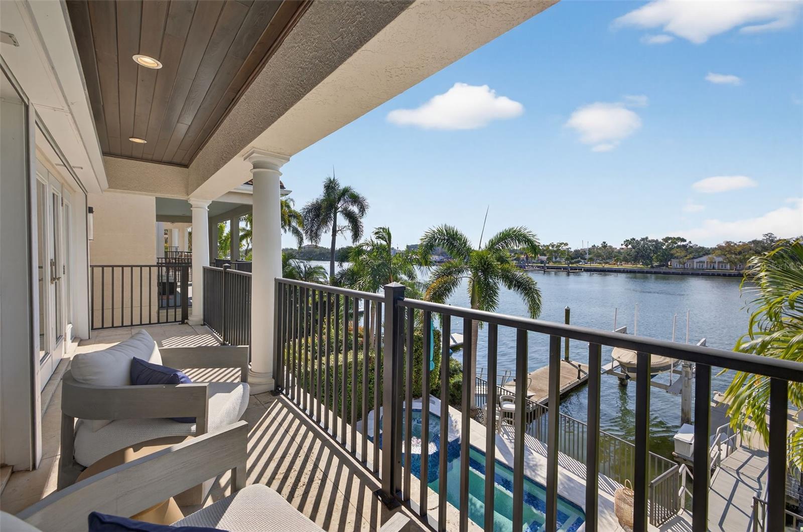 TB8453517 Property Photo