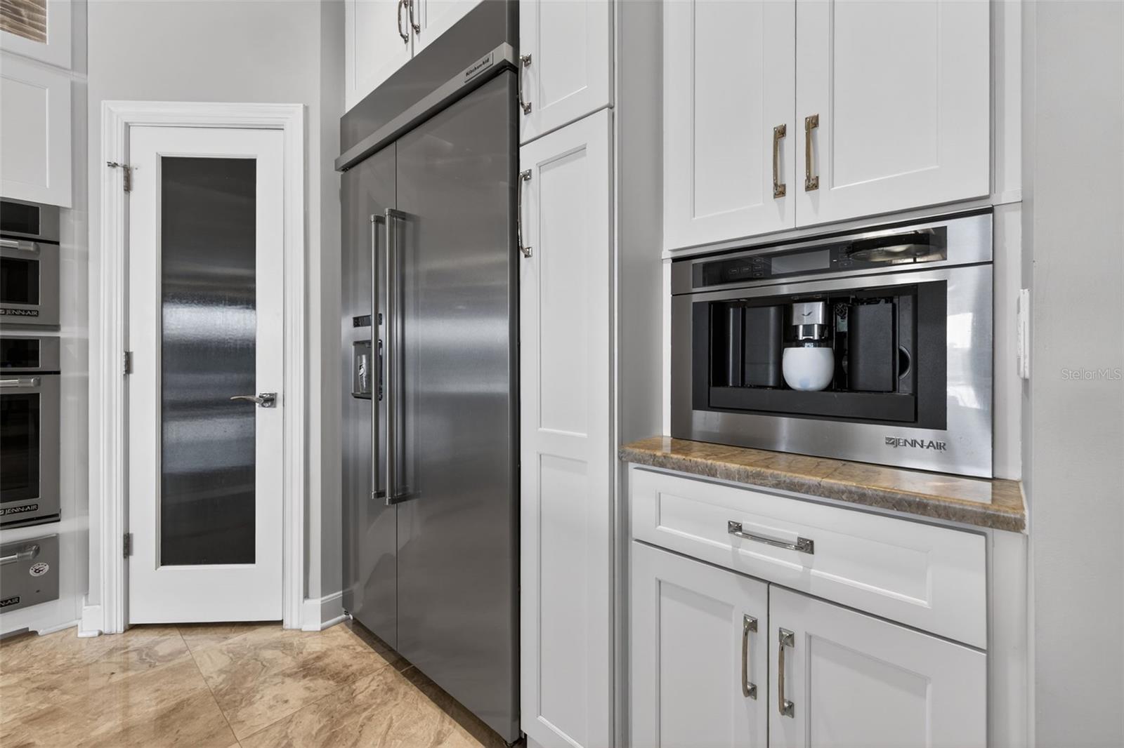 TB8453517 Property Photo