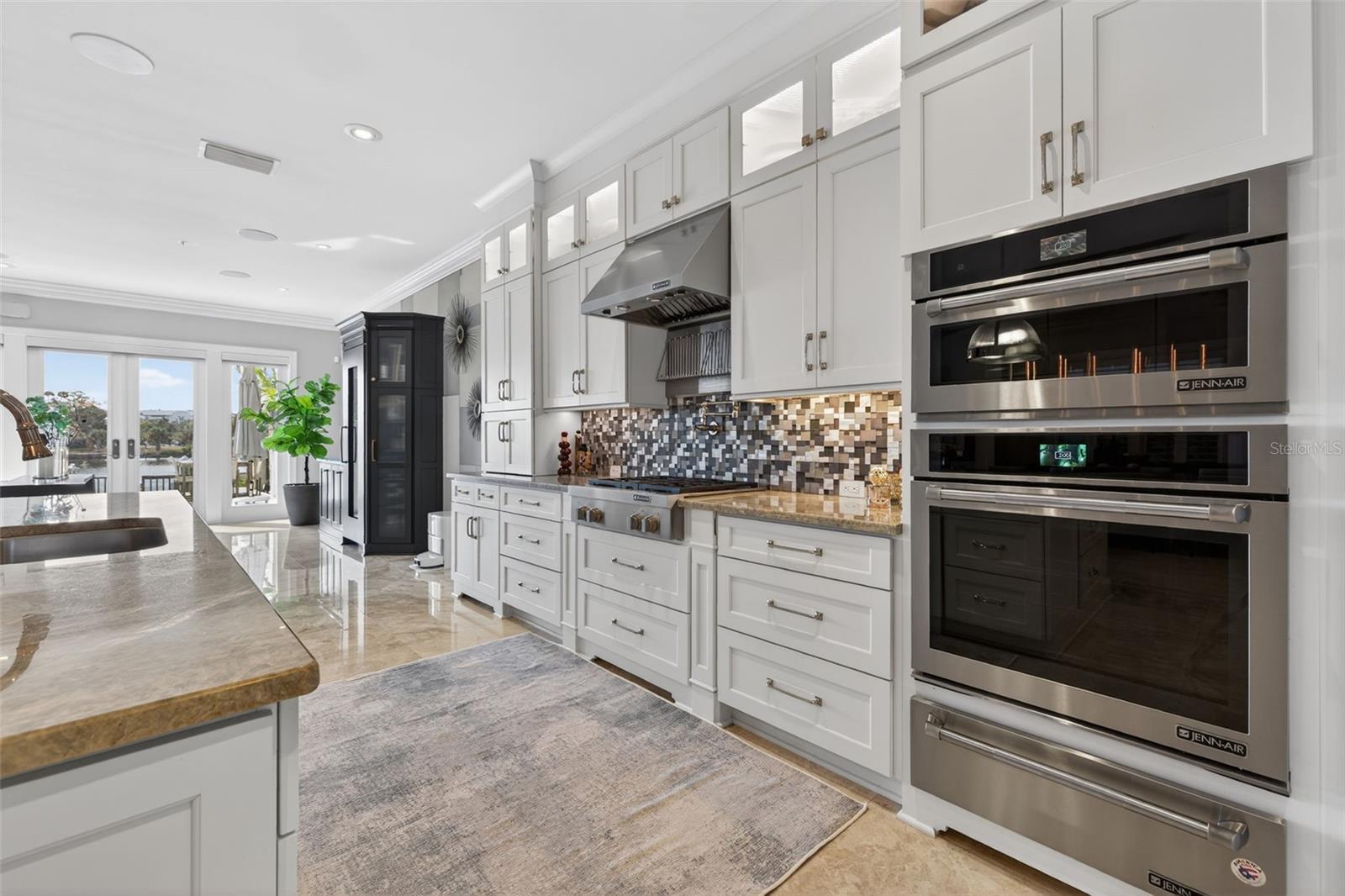 TB8453517 Property Photo