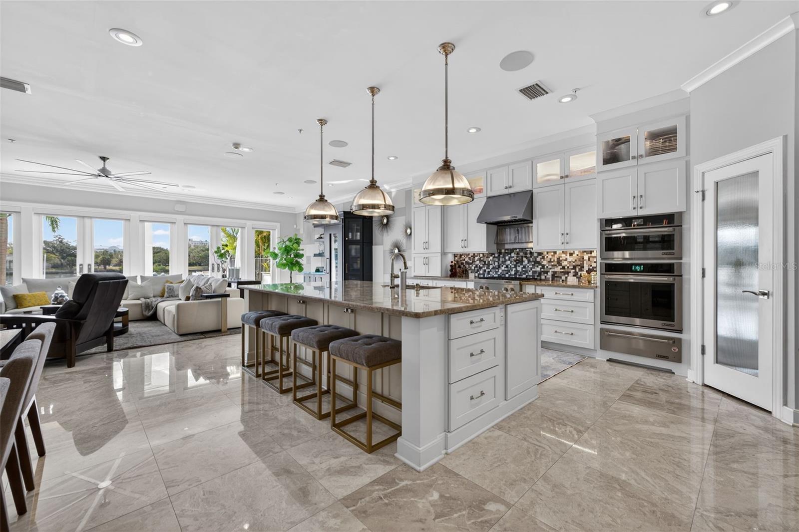 TB8453517 Property Photo