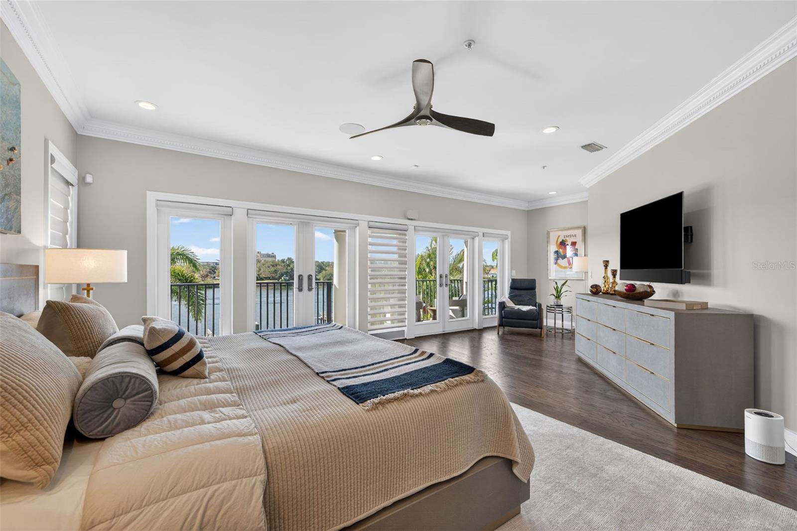 TB8453517 Property Photo