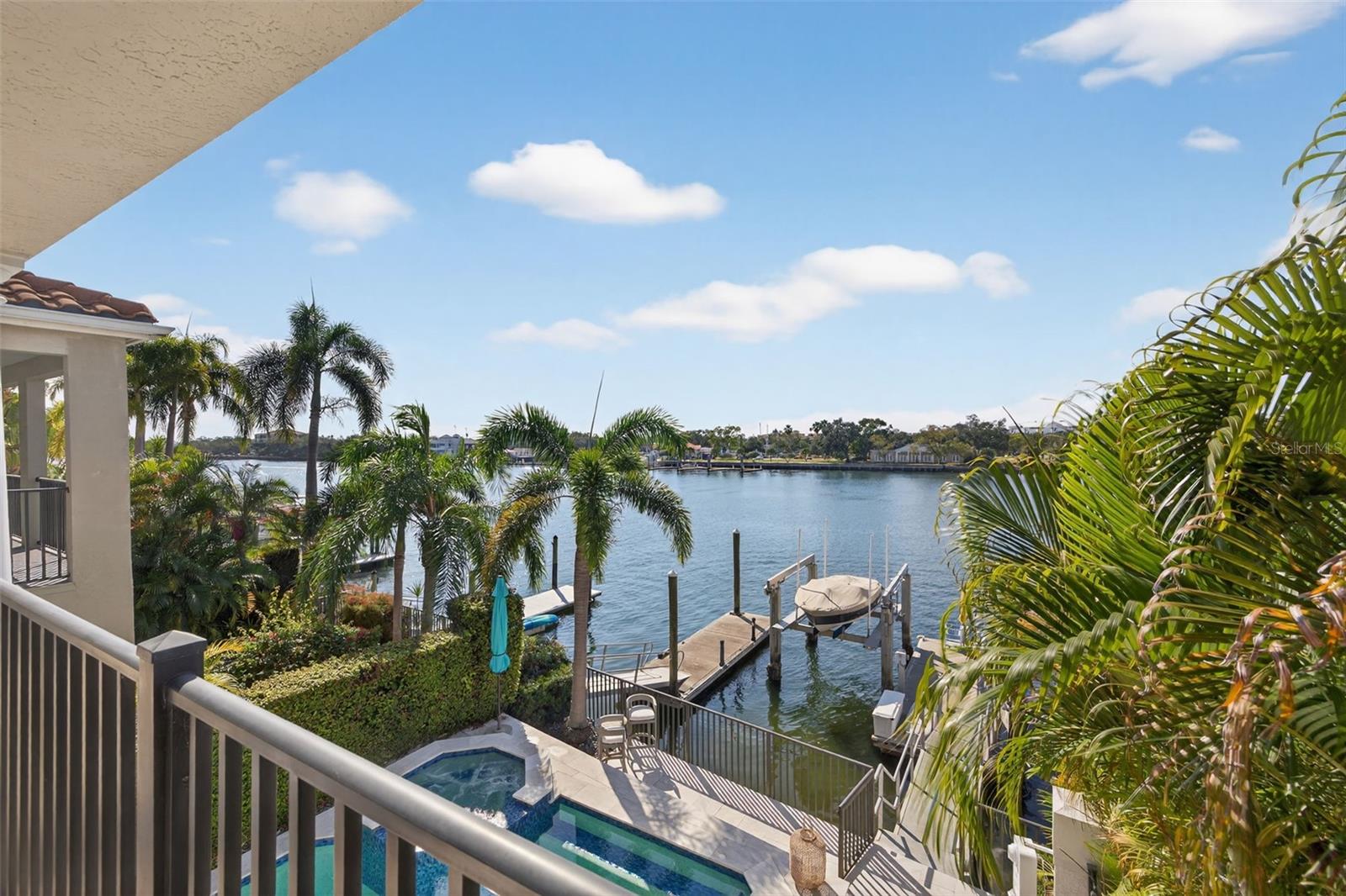 TB8453517 Property Photo