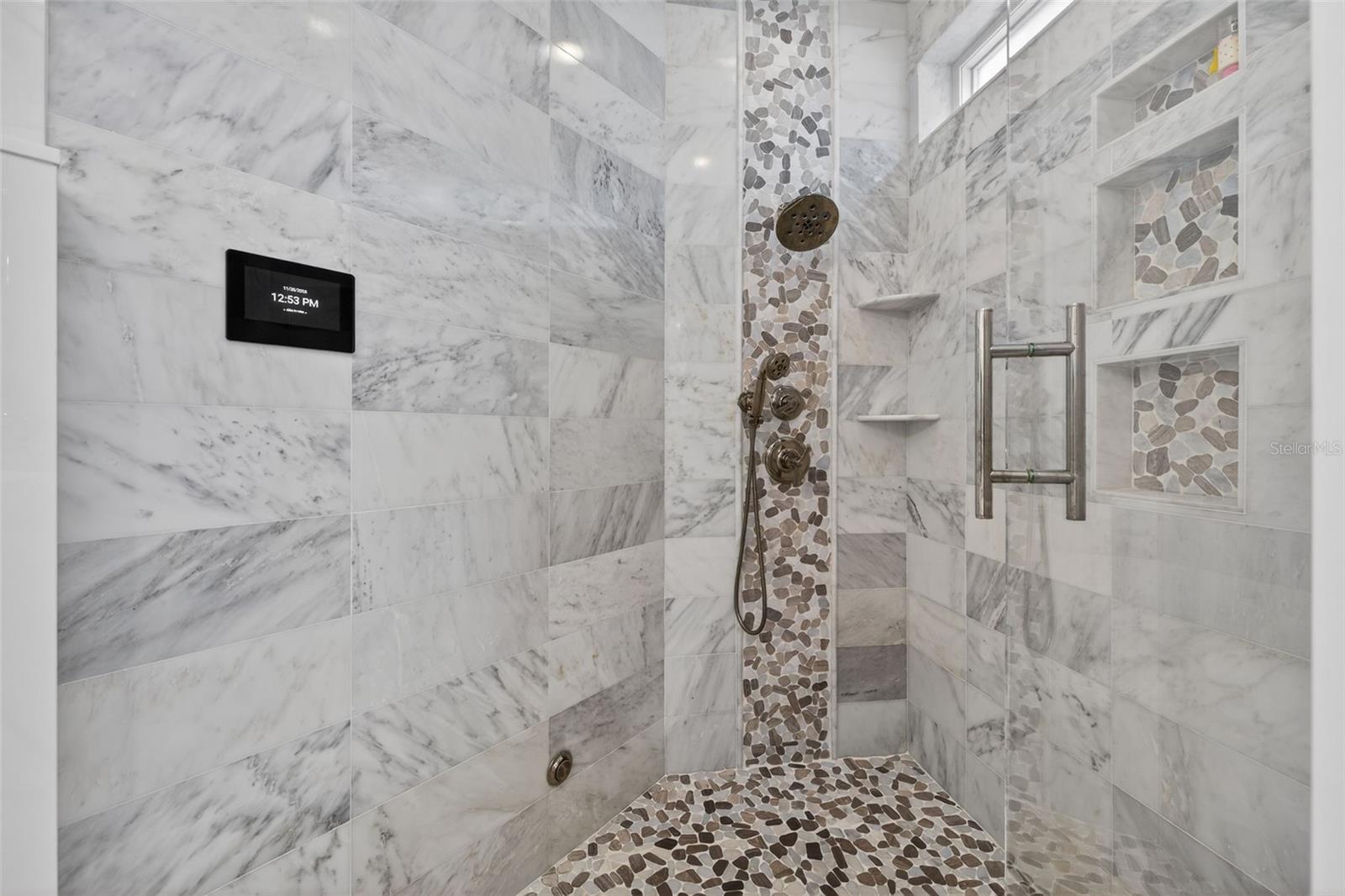 TB8453517 Property Photo