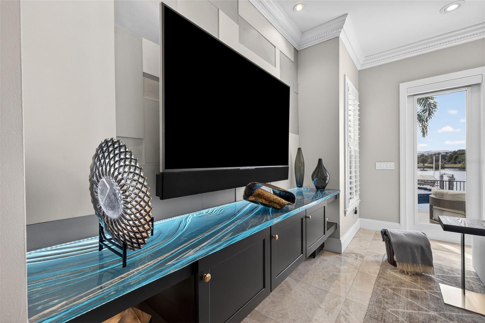 TB8453517 Property Photo