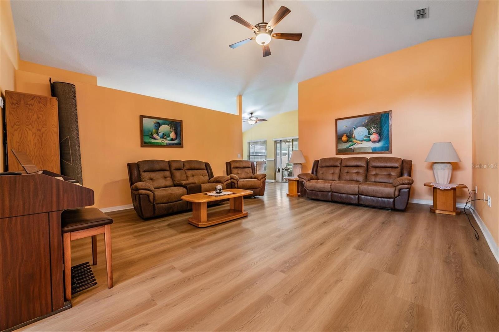 Great Room with vaulted ceilings and planter shelves.