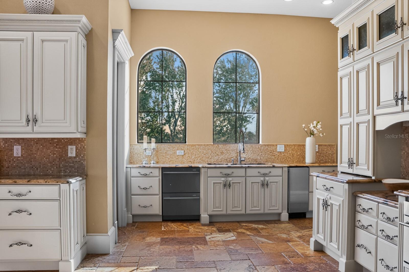 TB8453617 Property Photo