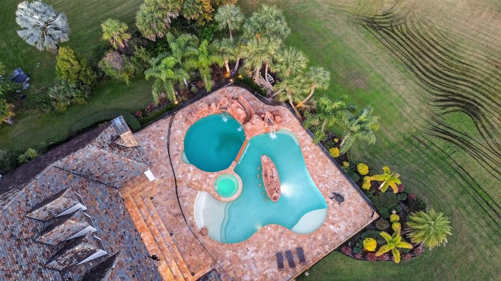 TB8453617 Property Photo