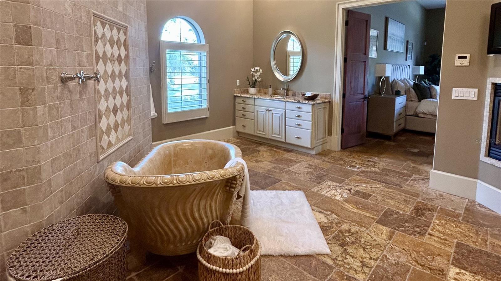 TB8453617 Property Photo