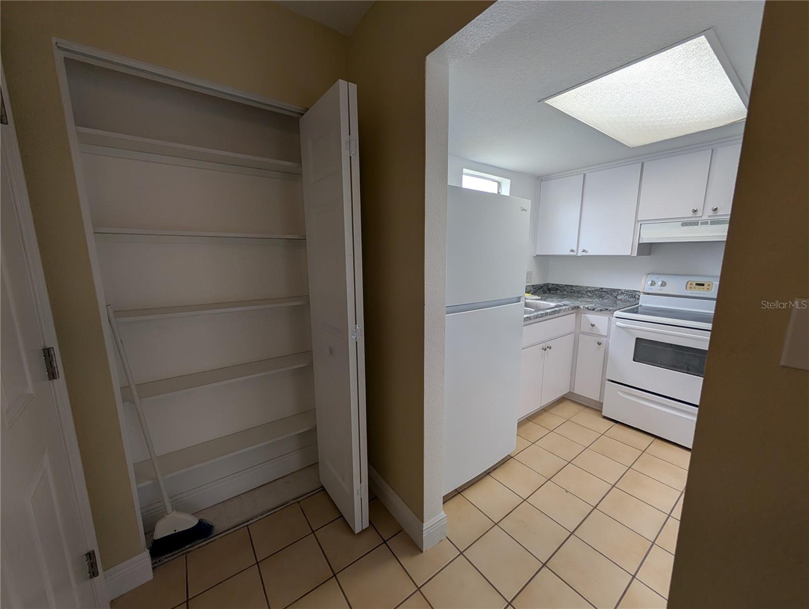 W7881200 Property Photo