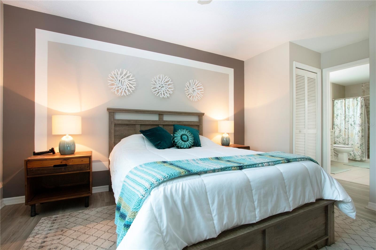 Primary Bedroom w/Primary Bathroom