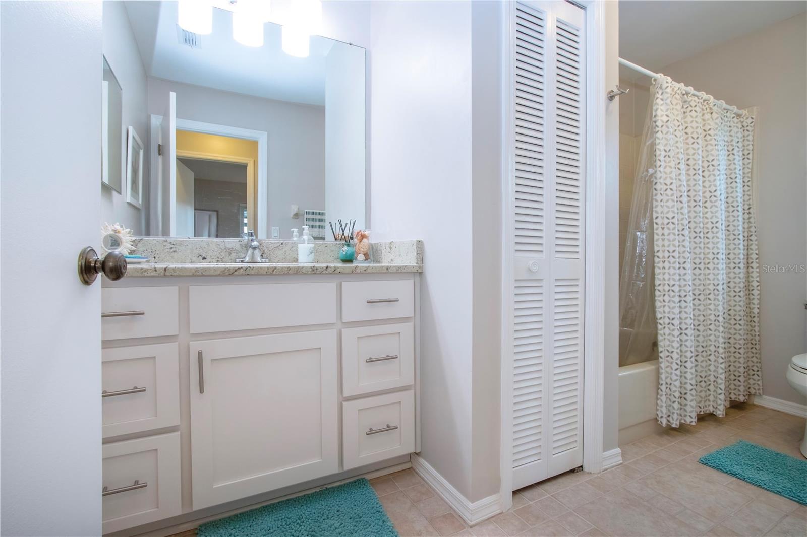 Guest Bathroom w/full sized tub