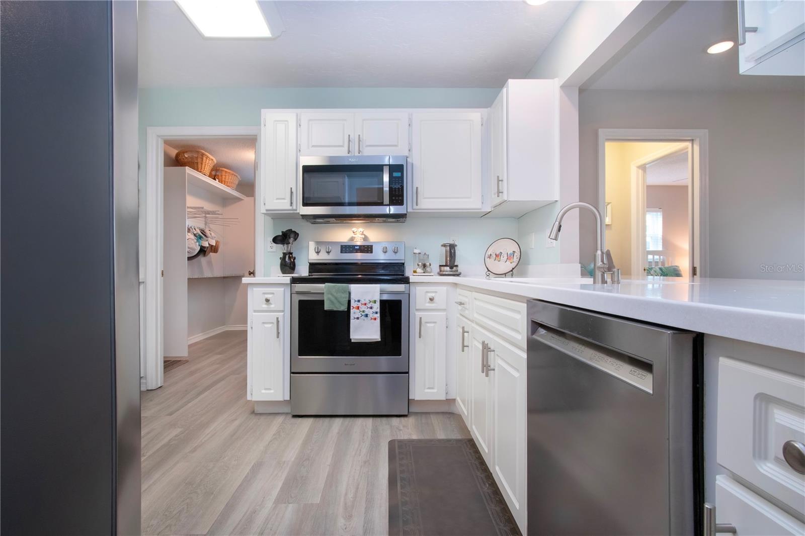 Kitchen w/ updated Stainless appliances