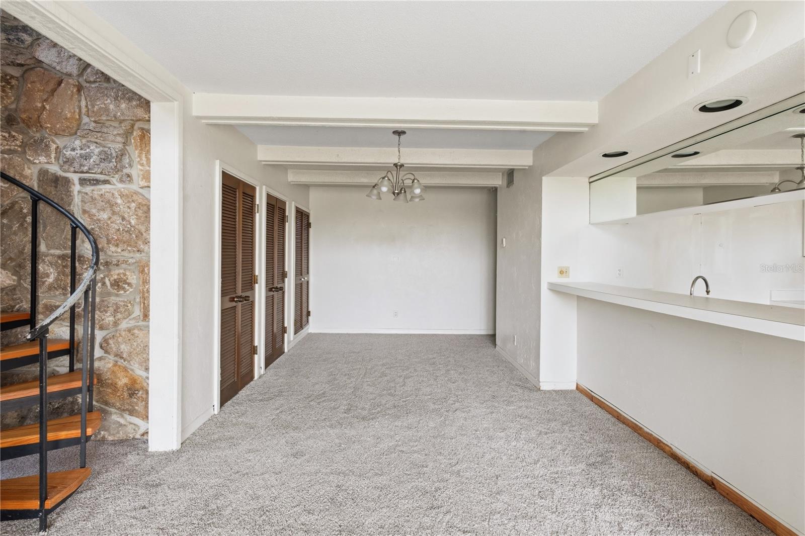 P4937193 Property Photo