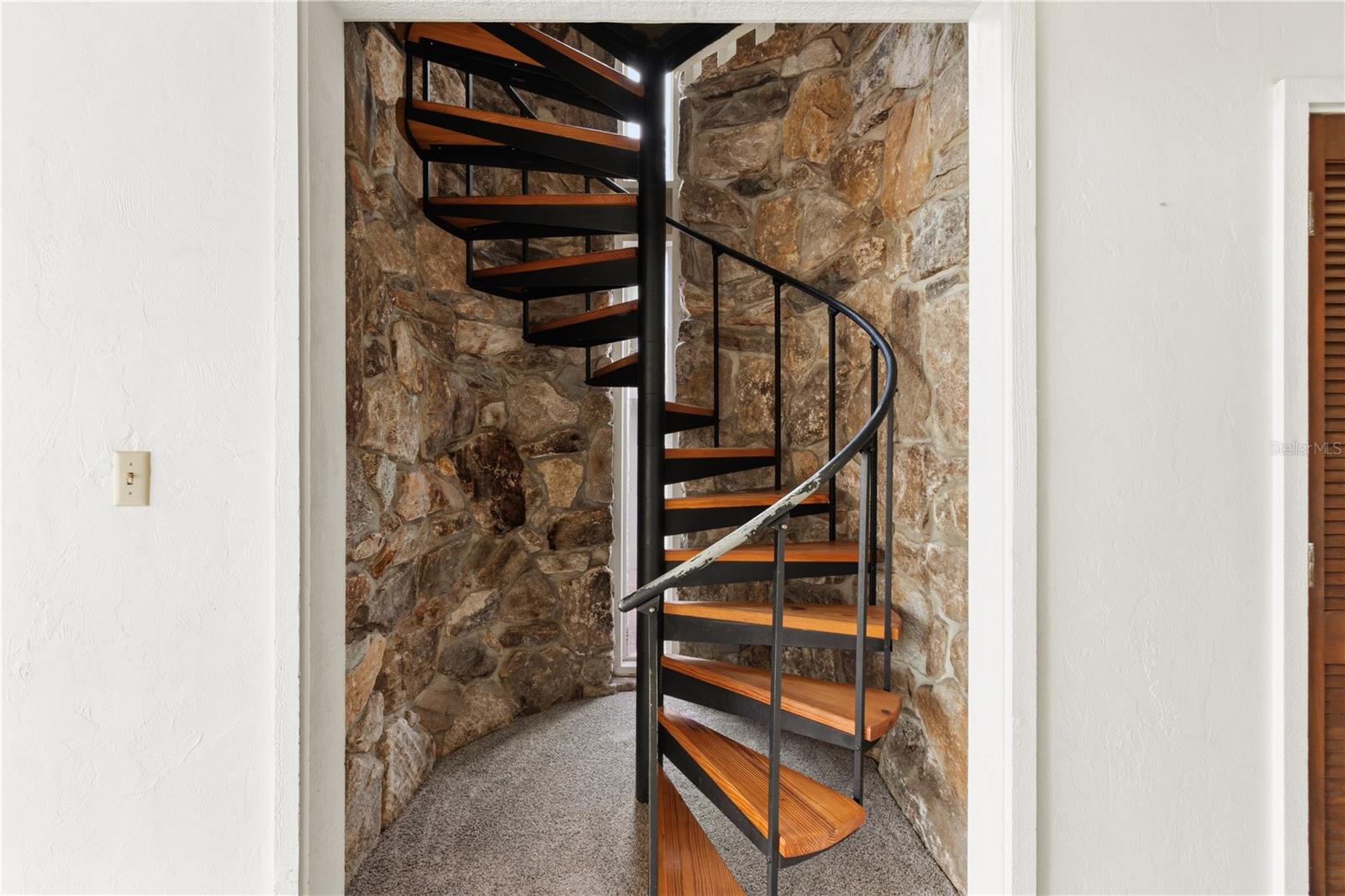 P4937193 Property Photo